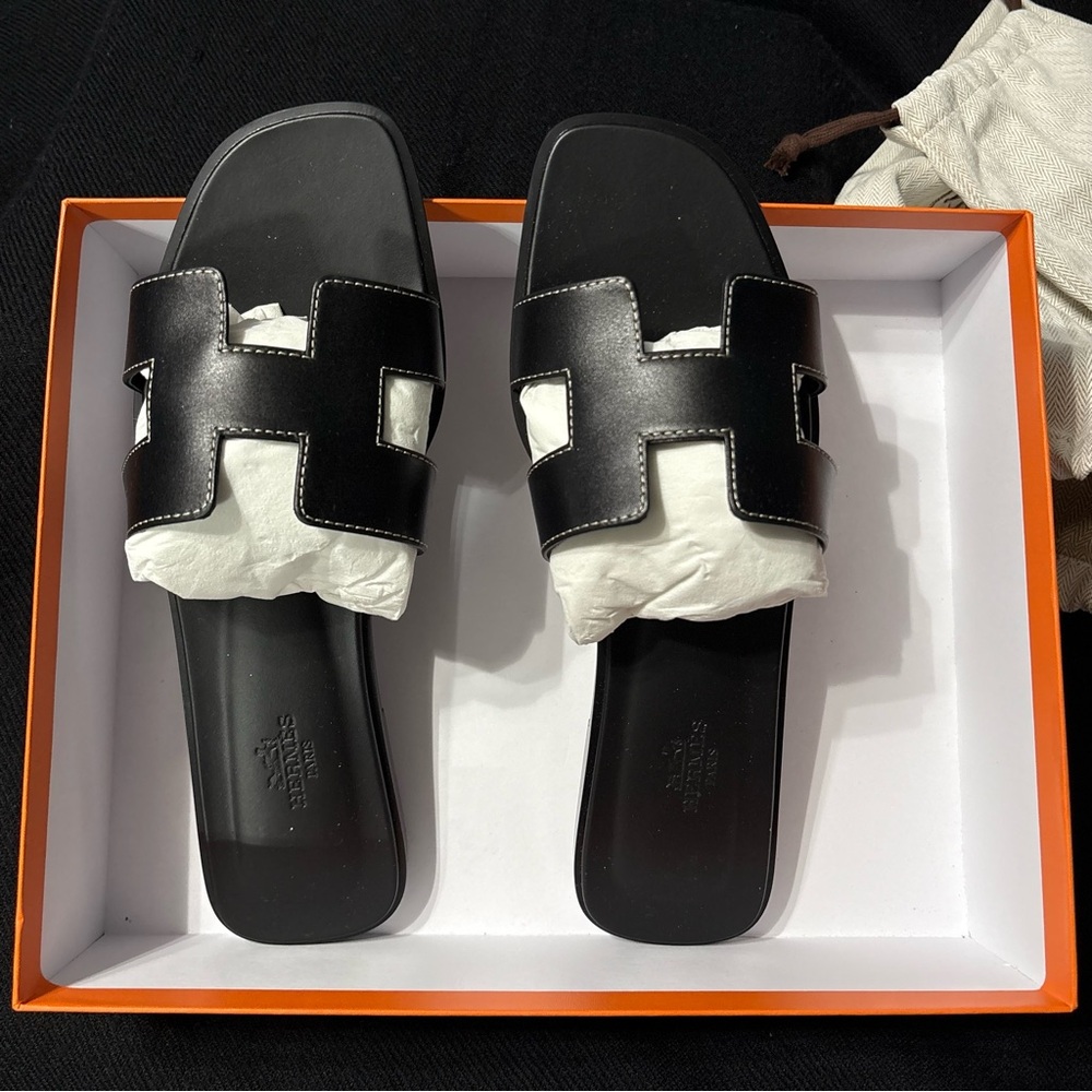 Black Hermes Oran Sandals (39) NWT